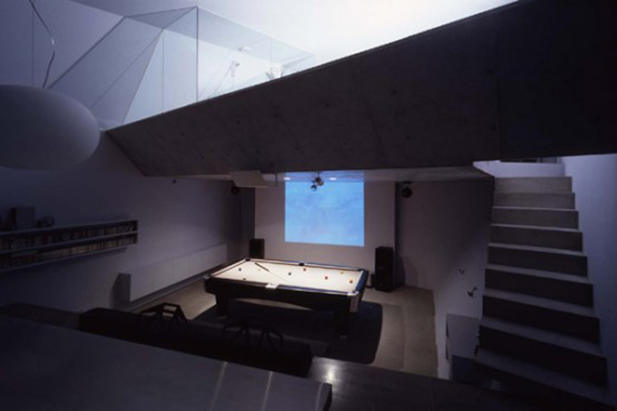 Japanese Concrete House Design with Small Building Concept ...