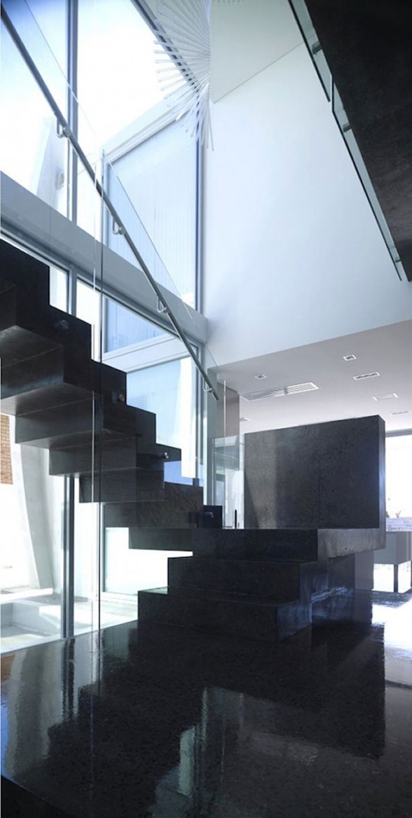 Luxurious Home Design with Futuristic Architecture in Australia - Staircase