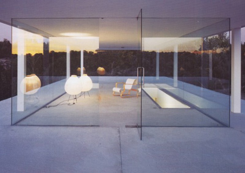 De Blas House, A Concrete Glass Box House Design
