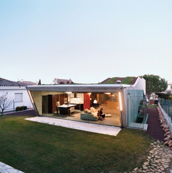 Rooftop Garden in Glass House Design