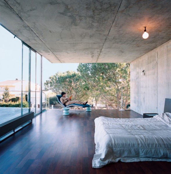 Rooftop Garden in Glass House Design - Bedroom
