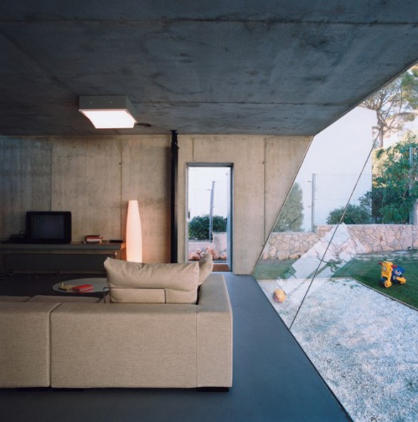 Rooftop Garden in Glass House Design - Livingroom
