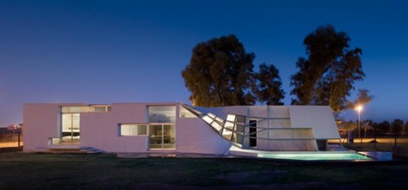 Unique Architecture of Modern House Design in Argentina - Side View