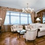 Classic-and-Elegant-Apartment-with-Floral-Decoration-in-Moscow-Livingroom