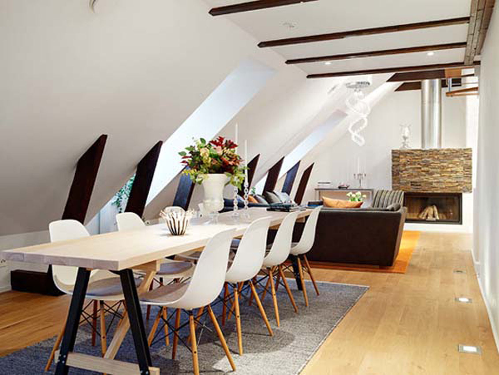 Small Loft with Efficient Placement of Furniture Large