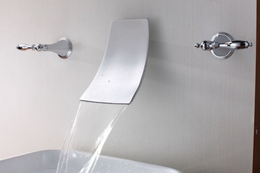 Waterfall faucet for sinks