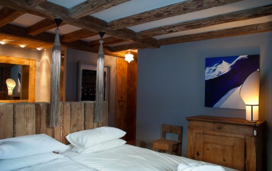 Modern Ski Chalet Badroom