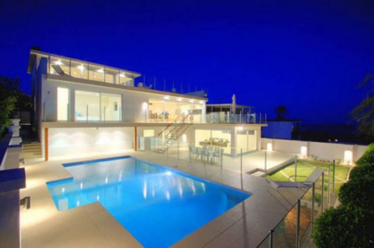 Modern Exterior Big House Design with Huge Swimming Pool and Beautiful Ocean View